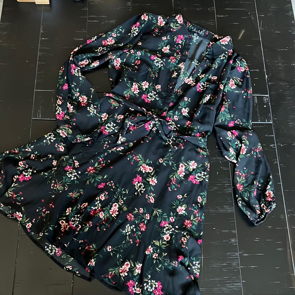 Lightweight long sleeve floral print dress.  Size L